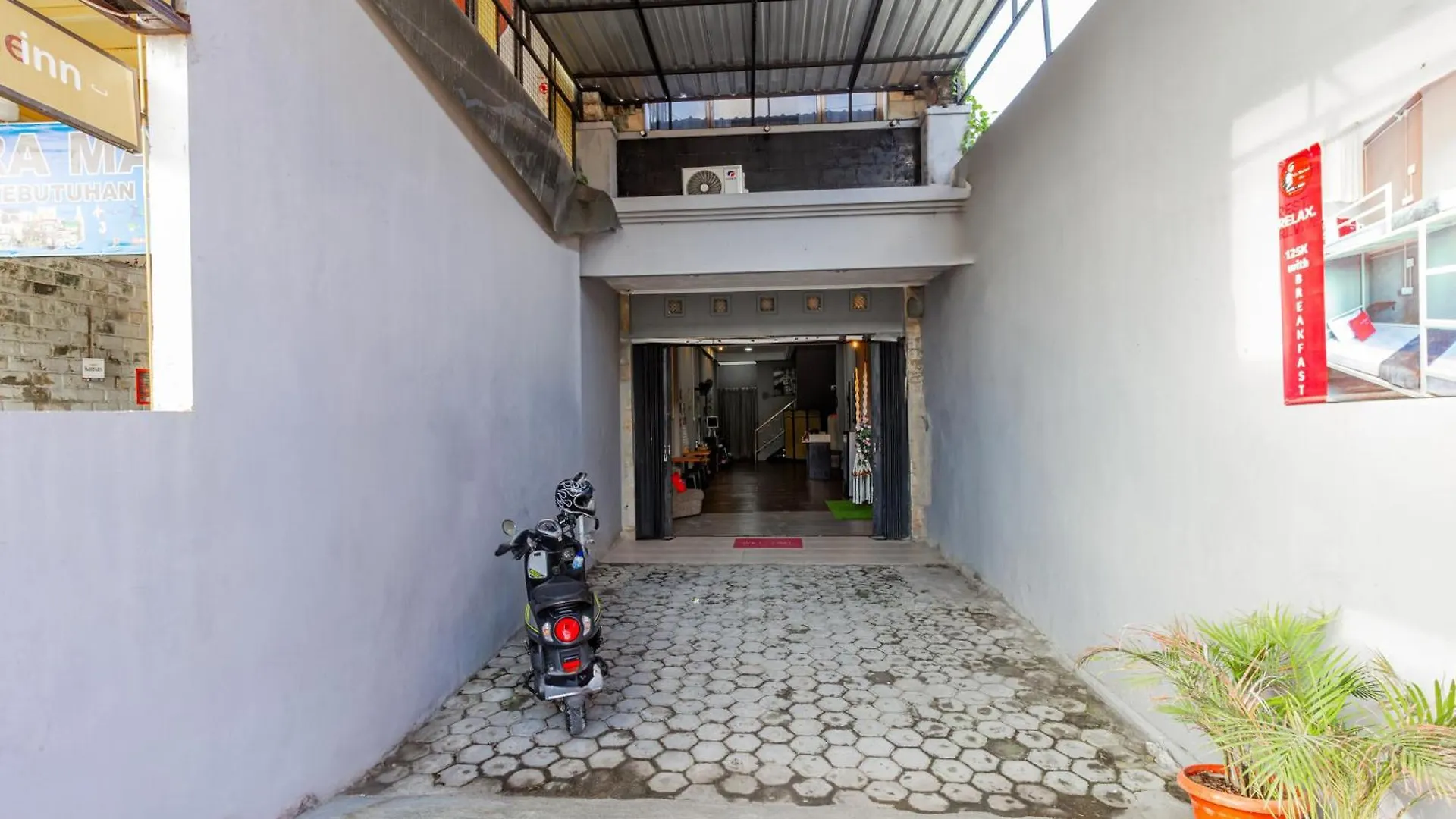 Collection O Seminyak Near Seminyak Beach Formerly De Shabach Hotel